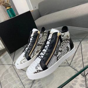 Luksusowy projektant wysokich top Kriss Sneakers Buty Mężczyźni Zip Zamapanie Strony Złota Tone Tone Sprzętowe Trenerzy skórzane Man Casual Walking EU38-46 z pudełkiem