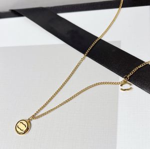 Lyxdesigner rostfritt stål hänge halsband mode märke dubbel bokstav halsband kedja enkla kvinnor 18k silver guld tröja kedja smycken tillbehör