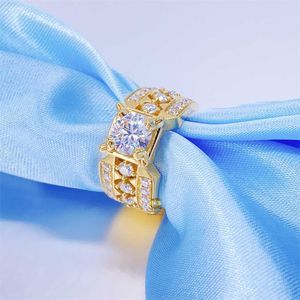 Customized 22k Solid Gold Wedding Ring Hand Setting Vvs Moissanite Men Engagement Ring