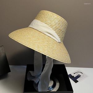 Geniş Memlu Şapkalar Kadınlar Cloche Güneş Şapk Beyaz Şerit Kravat Buğday Saman Saman Plaj Har Partisi Düğün UPF 50 Koruma