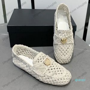 Womens Low Heels Slippers Designer Dress Shoe Woven Straw Crochet Sandals Slip On With Heart-shaped Loafers Breathable Slides Retro Black Outdoor Beach Shoe