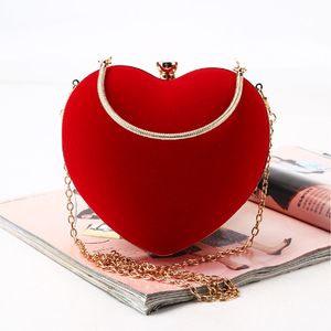 Kvällspåsar Red Heart Design Women Clutch Small Diamonds Golden Velvet Party Wedding Handväskor Väska för kvinnliga plånböcker 230725