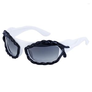 Güneş Gözlüğü Retro Y2K Kadın Moda Kedi Gözü Düzensiz Gözler Erkek Gümüş Ayna Gözlükleri Benzersiz Punk Sun UV400