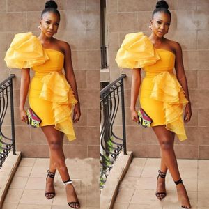 2019 Sexy Short Cocktail Dresses One Shoulder Sleeve Ruched Mini Evening Gowns Yellow Tight Party Dress For Women Back Zipper Prom267y