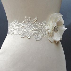 2019 Romantic Flower Spets Bridal Sashes Crystals Härliga bröllopsbälten Brudtillbehör Iin Stock Cheap290C