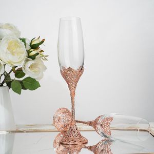 Lådor 12st Gold Drink Goblet Cup Wedding Champagne Glass Set Rostande flöjtglas med strass Kristallrimmad Hollowout -dekor