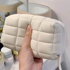 New Square Grid Plush Makeup Bag for Women Portable Travel Cosmetic Bags Cute Mini Zipper Toiletry Bag Washing Pouch Storager