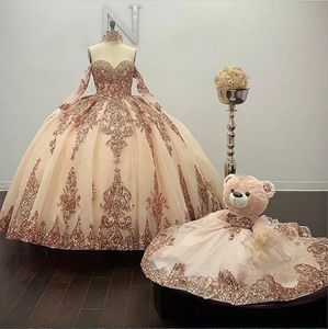 Roségoldenes glitzerndes Ballkleid Quinceanera-Kleider mit langen Ärmeln, schulterfrei, mit Pailletten und Applikationen, süßes 16-Kleid, Partykleidung 2023