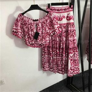 Kadınlar İki Parçalı Set T-Shirt Üstler Etekler Vintage Basklı Bir Boyun Kısa Kollu Üst Belli Büyük Hem Yarı Etek İki Parçalı Kısa Elbise Tasarımcı Giysileri