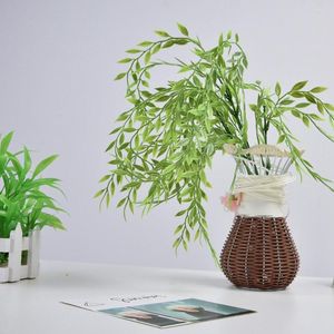 装飾的な花1PC 5フォーク25ブランチ人工柳プラスチック製の偽の植物ブーケの葉のために庭の部屋の結婚式の装飾