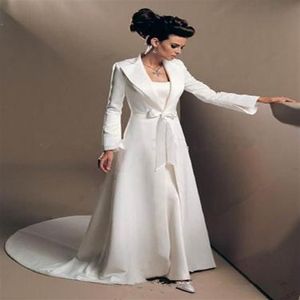 2019 vintage długie rękawy Winter Wedding Coats Kurtki ślubne zamiatają pociąg nośny Cloak Satin Gowns303y