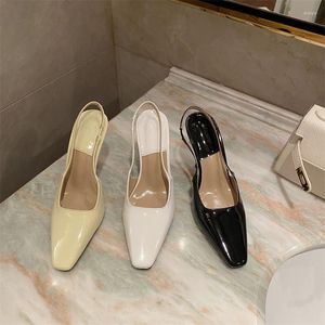 Kvinnliga sandaler stövlar fotled rund 2024 ankomster patent läder tunna höga klackar svart/vitt/gult elastiskt band bakre rem 324