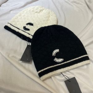 Designer Brand Beanie Urinal Hat Men Women Autumn and Winter New Double Letter Outdoor Fashion Warm Keeping Versatile Knitted Hat