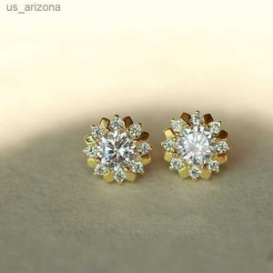 Huitan Chic Flowered Gold Color Earrings Stud for Women dazzling CZ Stoneシンプルなスタイリッシュな女性イヤリング新しいトレンディジュエリーL230620