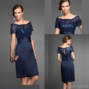 2019 Navy Blue Mother of the Bride Dresses Elegant Knee Lene Shipper Back Short Wedding Party Virts Mote