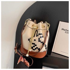 Winter New Fashion Schulter Crossbody Damenbag Mode Farbe Kollision Spleißlinie Kordelmesser Eimer Tasche 0818