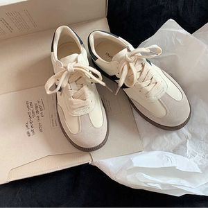 Lo stesso colore della testa tonda della mamma dell'uva abbinato a scarpe sportive casual con suola spessa Scarpe da allenamento tedesche Moda donna autunno e inverno