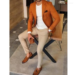 Trajes de hombre Otoño Moda personalizada Estilo casual Color sólido Hombres Blazer Slim Fit Padrinos de boda Esmoquin para boda Fiesta en la playa 2 Prc (chaqueta pantalones)