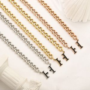 Lyx kärleksbrev hänge halsband kvinnor älskar choker ny vår födelsedag present lång kedja designer märke 18k guld pläterad smycken halsband grossist