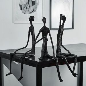 装飾的なオブジェクト抽象像の金属黒い肖像画の彫刻が座っているフィギュアハンディクラフト彫像鋳鉄製の家具装飾アクセサリー230725