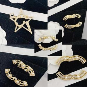 Broches de letras chapados en oro de 18 quilates de 20 estilos para mujer, broches de perlas de cristal de diseñador de lujo para mujer, accesorios de joyería de Metal