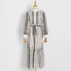 Casual Dresses 2023 Boutique Design Lång klänning för kvinnliga damer broderier tryckt maxi vår sommar kvinnlig chic och trendig outfit