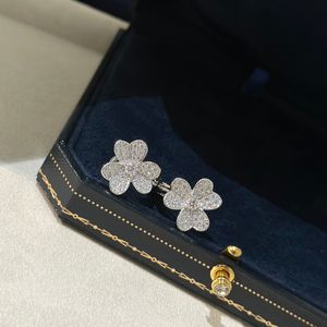 أقراط فاخرة سحر فافول مصمم العلامة التجارية أعلى جودة S925 Sterling Silver Full Crystal Four Leaf Clover Stud أقراط للنساء مع هدية الحفلات مربع