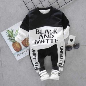 Completi di abbigliamento Vestiti invernali per neonate Vestiti a maniche lunghe T-shirt Pantaloni 2 pezzi Set Bambini Moda Giuntura Kid Tute casual260w Z230726