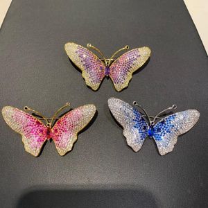 Broches de cobre com zircônio cúbico borboleta broche gradiente de cor azul rosa roxo inseto joias da moda para mulheres