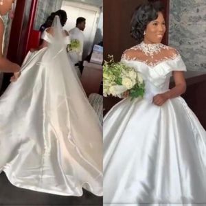 Spring Plus Size Wedding Dresses 2019 Sheer Neck Capped Lace Appliques Satin Modest Wedding Dress Count Train Country Bridal Gowns260k