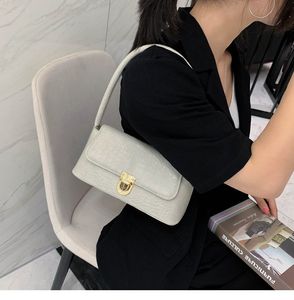 Ny fjärilskedja Korean Fashion Lingge One Shoulder Crossbody Bag Liten Square Bag Korean Creative Stone Mönster axelväska