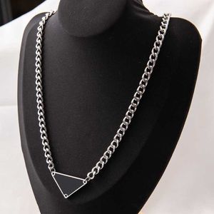 Pendant Necklaces Triangle Necklace Men and Women Geometric Cuban Chain Designer Letters Fashion Pendant