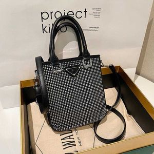 2023 Vendas diretas da fábrica de alta qualidade Netizens' Same Underarm for Women's Advanced Rhinestone New Fashion Diamond Embedding Shoulder Bag with Small Design