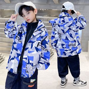 Tench Coats Fashion Teenage Boys Camouflage Coats Winter Warm Fleece Jackets för Big Boy Thicken Ytterkläder Trench Tops Kids 515 år 230726