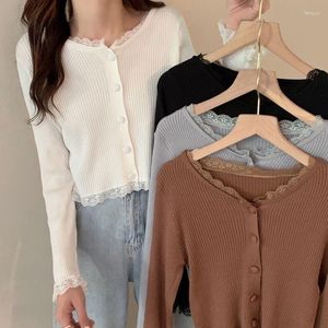 Kvinnors stickor 2023 Autumn All-Match Temperament Top Women Sexig Slim Basic Lace Sticked Cardigans Woman Korean Knappar Långärmad tröja