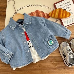 Jackor Autumn Kids Baby Boy Denim Jacket 06 Years Fashion Children Long Sleeve Wid Down Collar Dinosaur Shirt Topps Outwear Clothes 230726