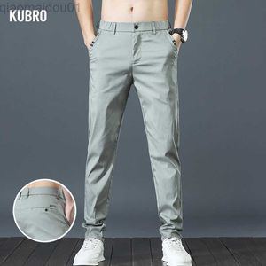 Męskie spodnie Kubro 2023 NOWOŚĆ SAME Casual Pants Men Men Slim Fit Prosty Tube Spodnie Modne Koreańskie wszechstronne Mikro Bullet Trip Męskie Ubranie L230727