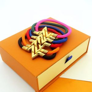 Braccialetto colorato di design Bracciali placcati oro 18 carati Lettera che collega corda elastica a mano Donna Uomo Amanti Gioielli Stile sei