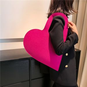 Bolsas de noite ultraleves Moda Bolsa de coração feminina Bolsa de feltro com alça superior Bolsa de compras Bolsa de ombro na moda Candy Color 230727