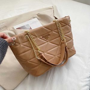 2023 Factory direct sales high quality Fashion Women's New Solid Color Soft Face Leather Lingge Embroidery Thread One Shoulder Chain Popular Crossbody Bag