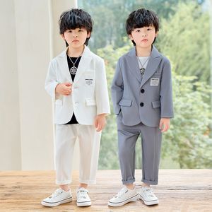 Garnitury chłopcy białe blezerowe spodnie broszka 3PCS Suit Kids 1 Yyear Birthday Sukienka Dzieci Kostium ślubny Wyznacz stroje H126 230726