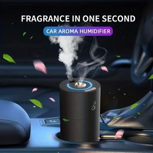 カーアロマセラピーカップホルダー加湿器は、エッセンシャルオイルを1秒間追加して、車の雰囲気全体を香ります