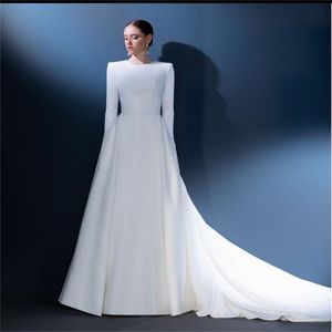 Abiti da sposa eleganti vintage avorio naturale manica intera o collo a-line in raso corte dei treni abito da sposa Arabia Saudita 2023 nuovo arrivo