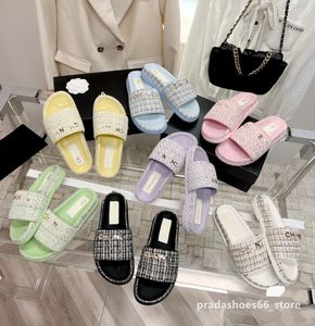 Designer Sandals Women Luxury Brand 2023 Ny sommar mångsidig mode CD -tofflor Tjock Soled Flat Bottomed Beach Slide Channel Shoes TB