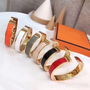 여성을위한 Jewlery Designer Love Bracelets Valentine의 Day 선물 여성을위한 로맨틱 뱅글 in multicolor plated Gold Luxury Bracelets Gold Color Popert C23