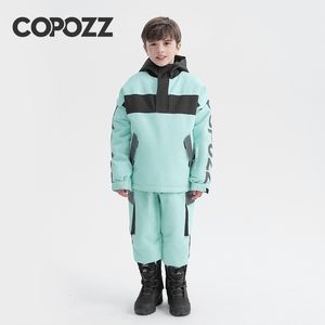 Altri articoli sportivi COPOZZ Tuta da sci invernale addensata per bambini Bambini Giacca calda impermeabile Pantaloni antivento Snowboard Abbigliamento con cappuccio Ragazzi 230726