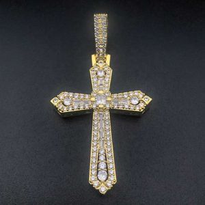 Fabbrica di gioielli di design Gioielleria raffinata personalizzata Argento sterling 925 Oro massiccio reale Moissanite Lab Diamante Iced Out Ciondolo a croce Gioielleria di moda