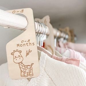 Conjuntos de presente 7 peças divisores de tamanho de armário de bebê organizadores de madeira desde bebês até 24 meses para roupas de berçário em casa 230726