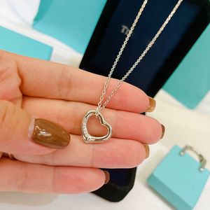 Designer Heart Chains Necklaces Women Silver Pendant Necklace for Womens Fashion Jewelry 5 Diamonds Charm Necklaces Chokers Jewlery 237272C