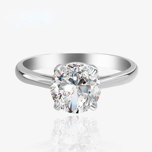 2023 Europeiska och amerikanska nya isblomma skärning av kvinnors bröllop diamantring S925 Sterling Silver Light Luxury High Carbon Diamond Ring